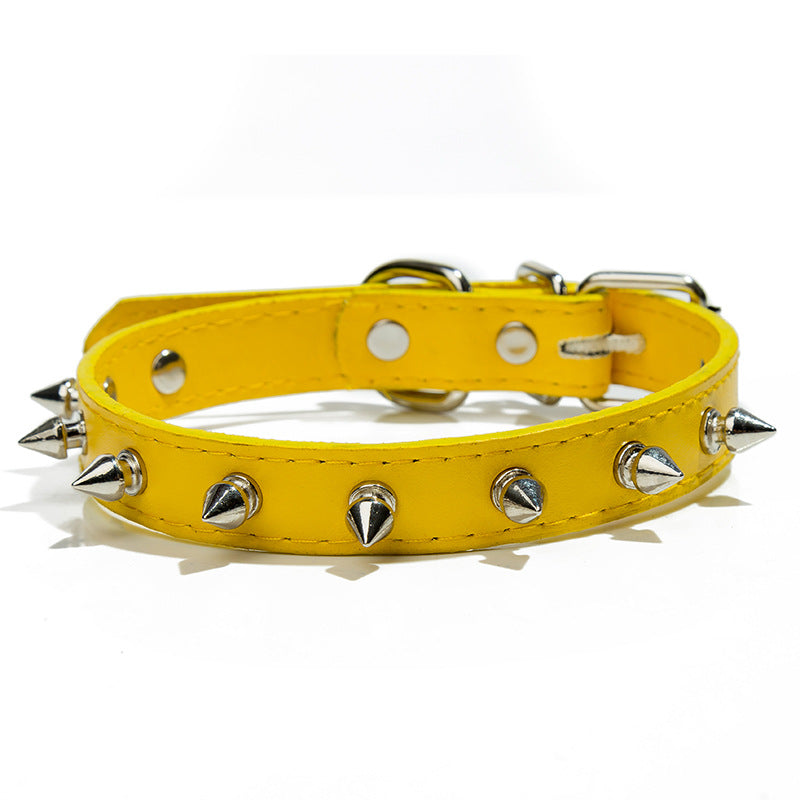 Halsband med spikes
