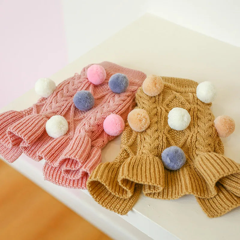 Stickad klänning för hund