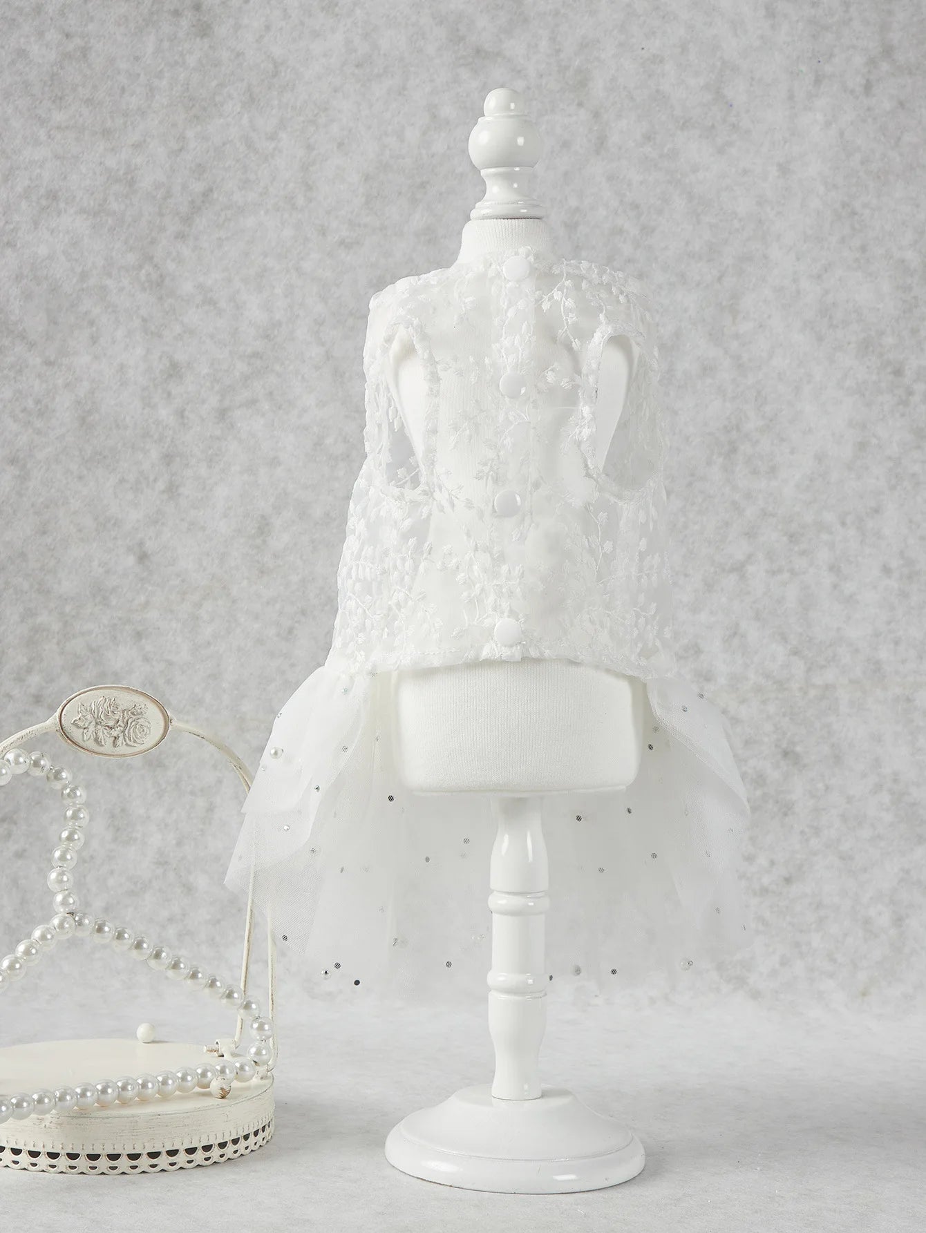 Klänning med broderier